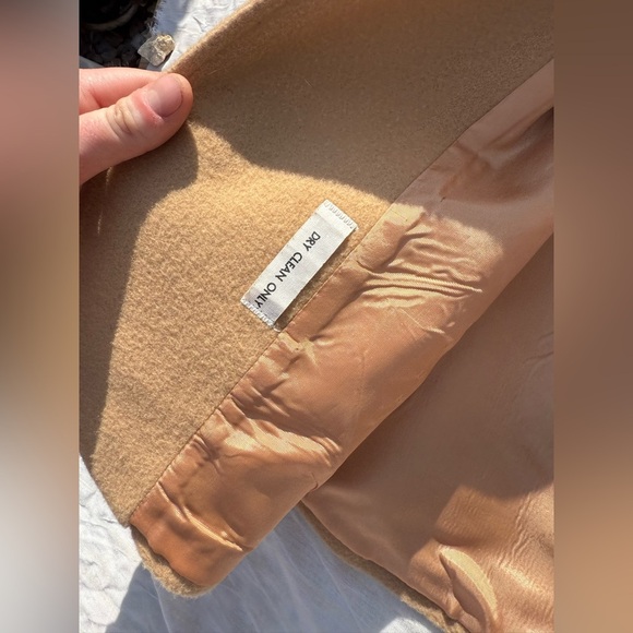 Elegant Vintage Tan Women's Coat with Fur Collar - Picture 5 of 6